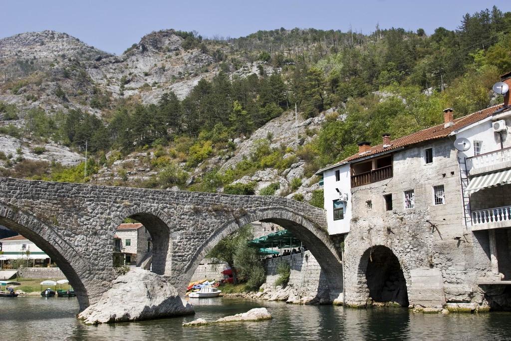 Guest House Perjanik Rijeka Crnojevića Eksteriør billede