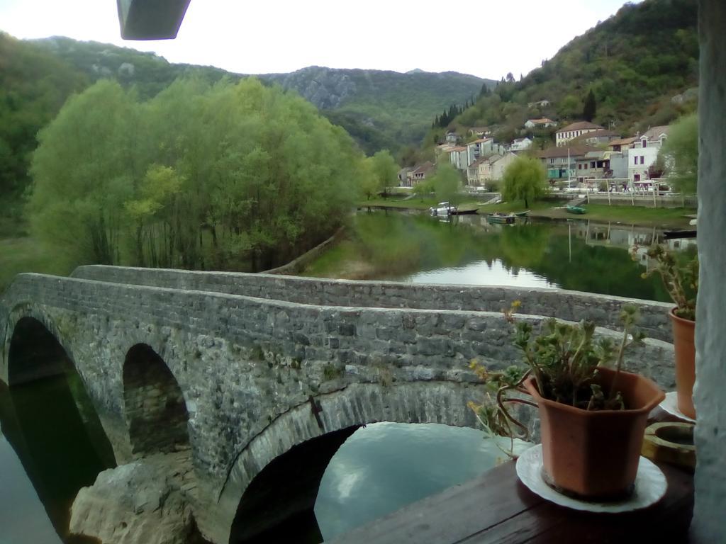 Guest House Perjanik Rijeka Crnojevića Eksteriør billede