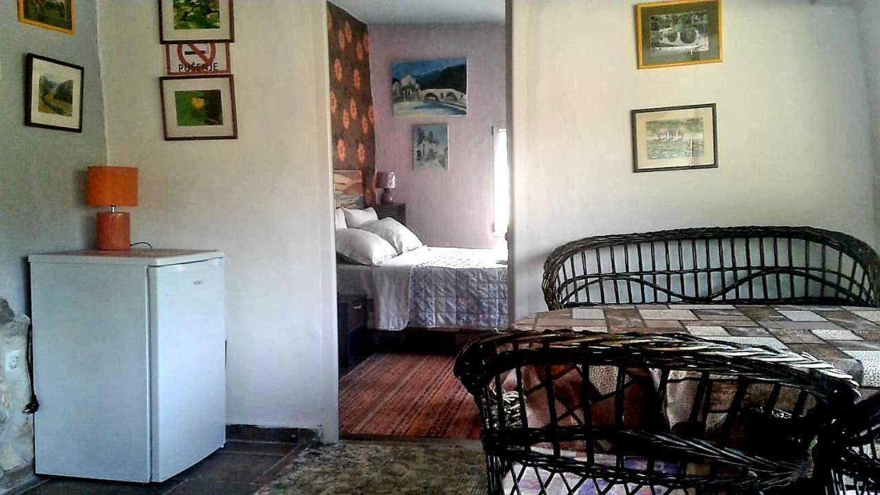 Guest House Perjanik Rijeka Crnojevića Eksteriør billede